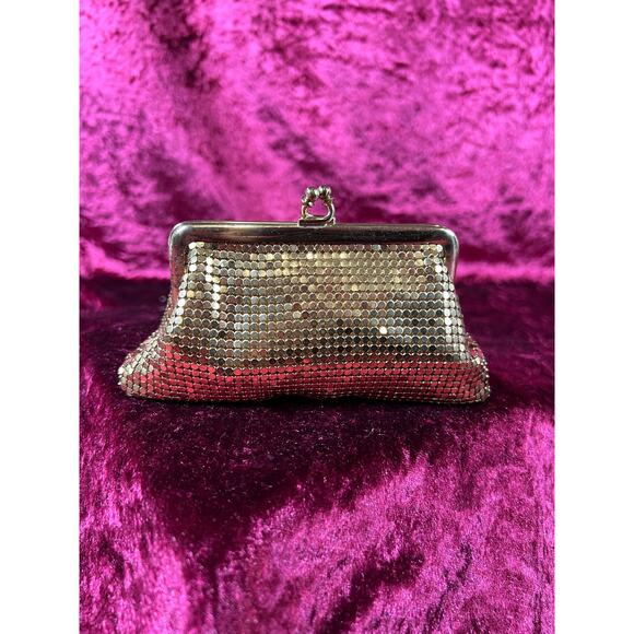 Vintage Accessory Coin Purse Gold Metal Mesh Kiss Lock Closure Whiting Davis Co. - Picture 1 of 8